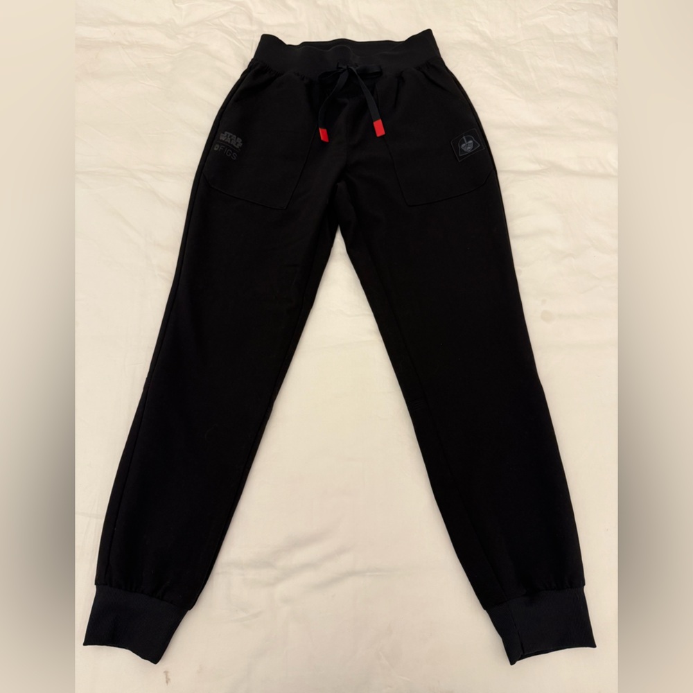 Figs x Star Wars scrubs jogger pant in XXS Dark Side